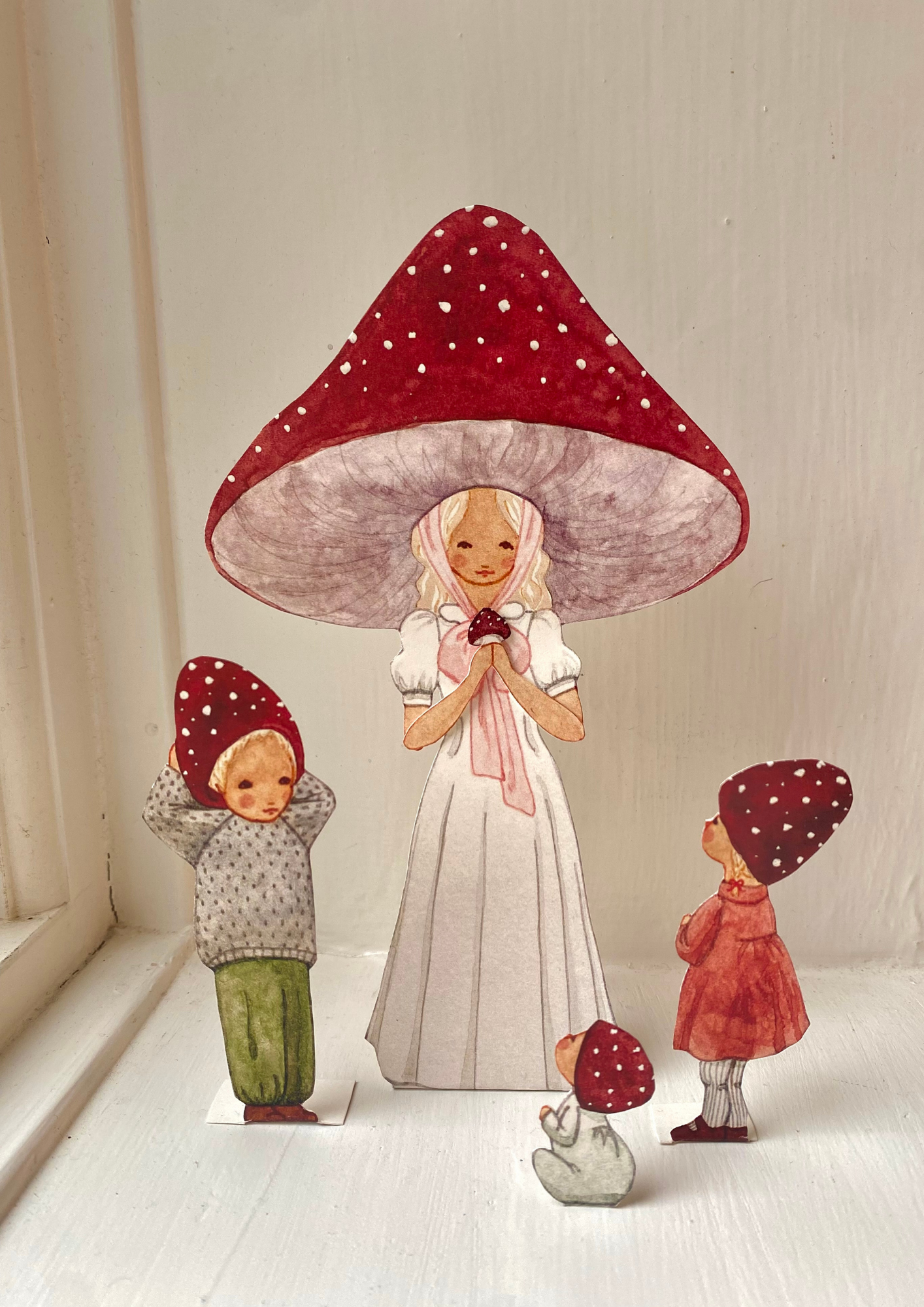 Fin svampefamilie i vindueskarm