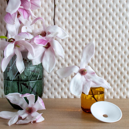 Small spireplade med en flot blomst i 